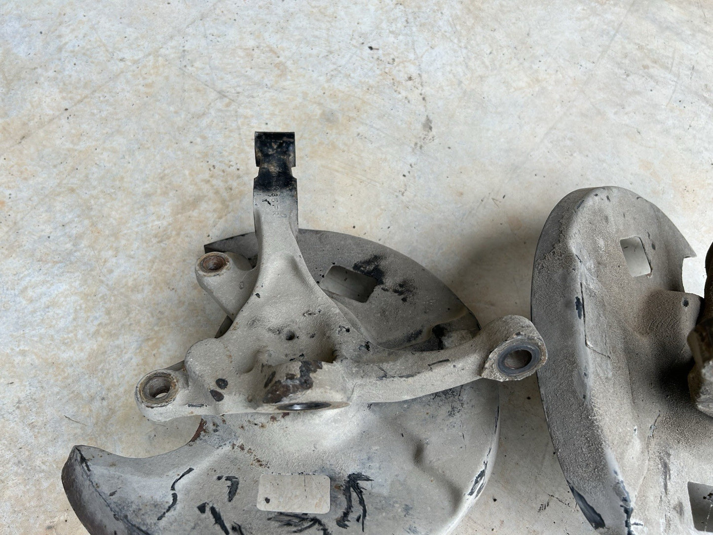89-94 Nissan 240sx S13 OEM Front Steering Knuckles Spindles PAIR Left & Right