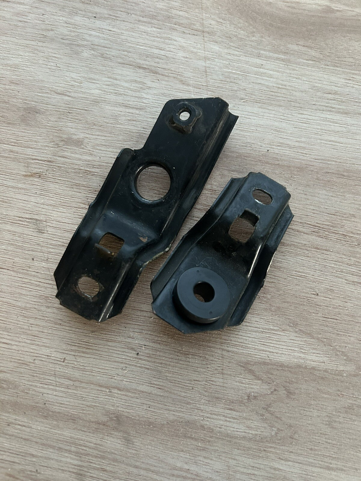 89 90 91 92 93 94 NISSAN 240SX S13 UPPER RADIATOR BRACKETS
