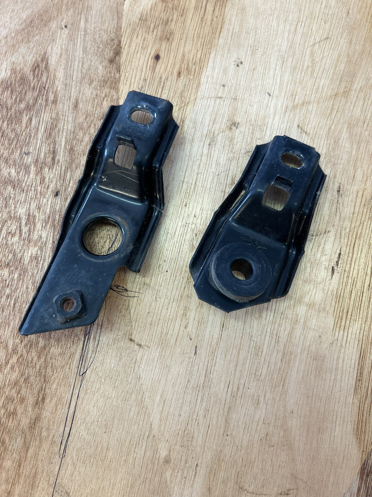 89 90 91 92 93 94 NISSAN 240SX S13 UPPER RADIATOR BRACKETS