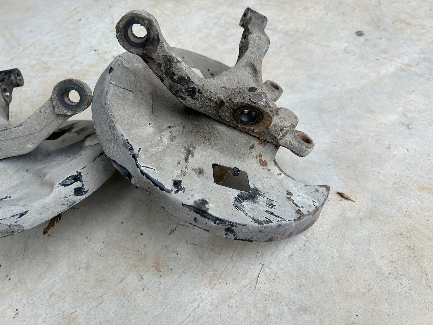 89-94 Nissan 240sx S13 OEM Front Steering Knuckles Spindles PAIR Left & Right