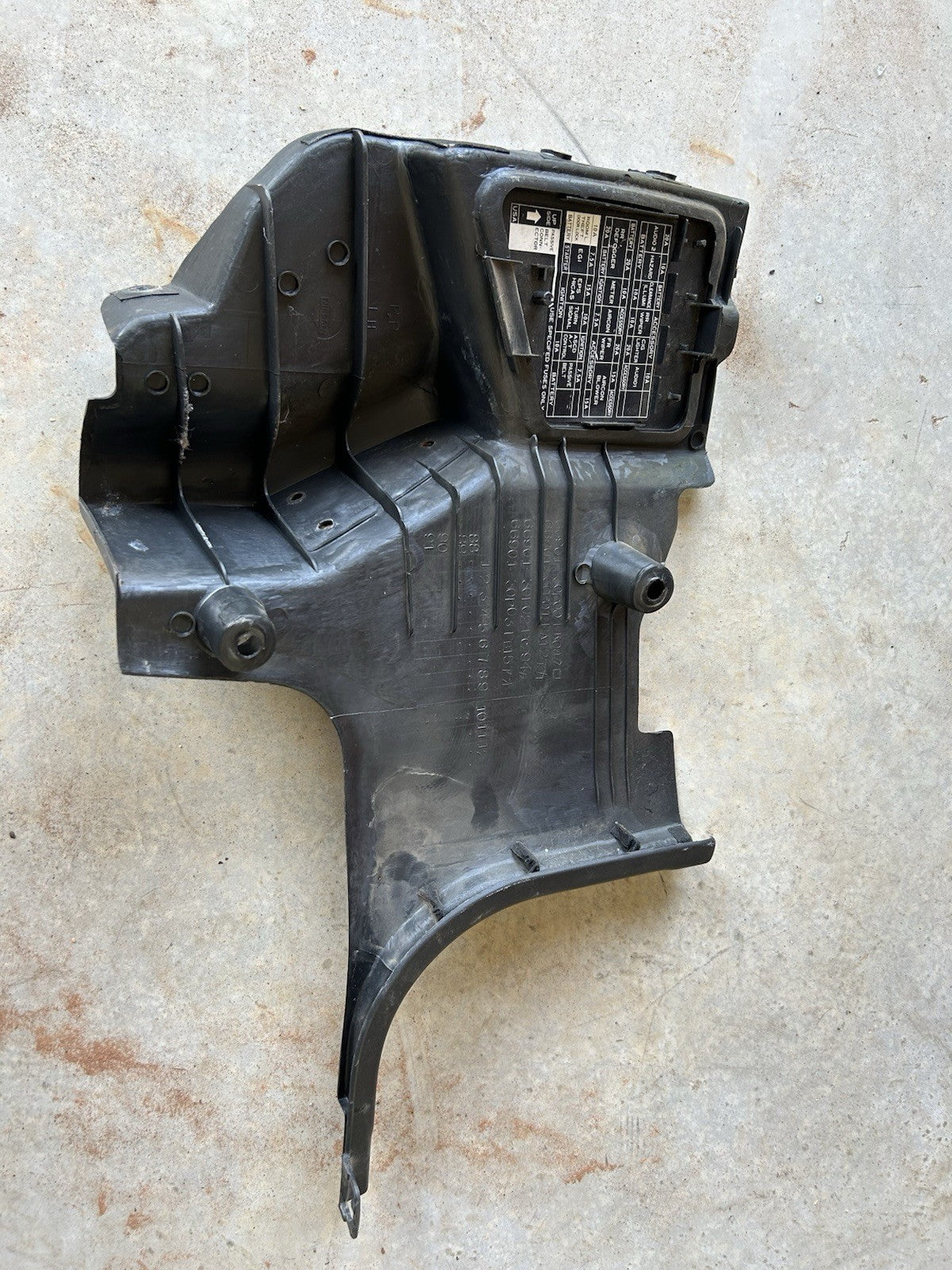 1990-1996 Nissan 300ZX Z32 Driver Left Side Black Kick Panel 6690130P10