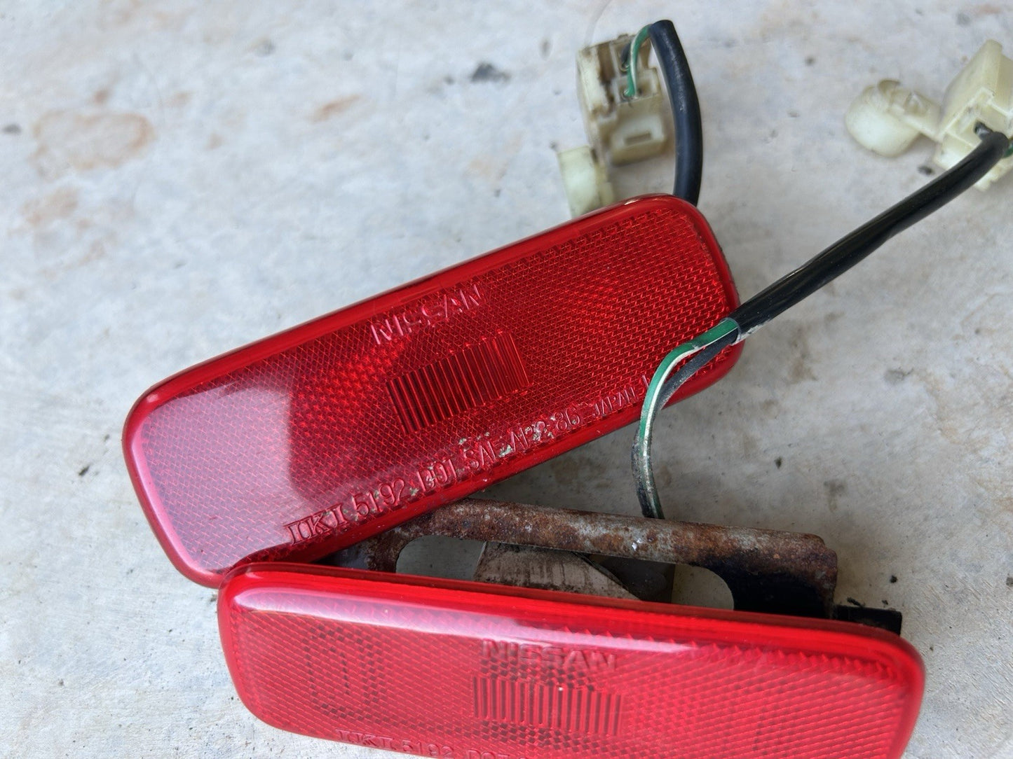 89-94 Nissan 240sx S13 Left + Right Pair Rear Side Marker Light w/bracket OEM