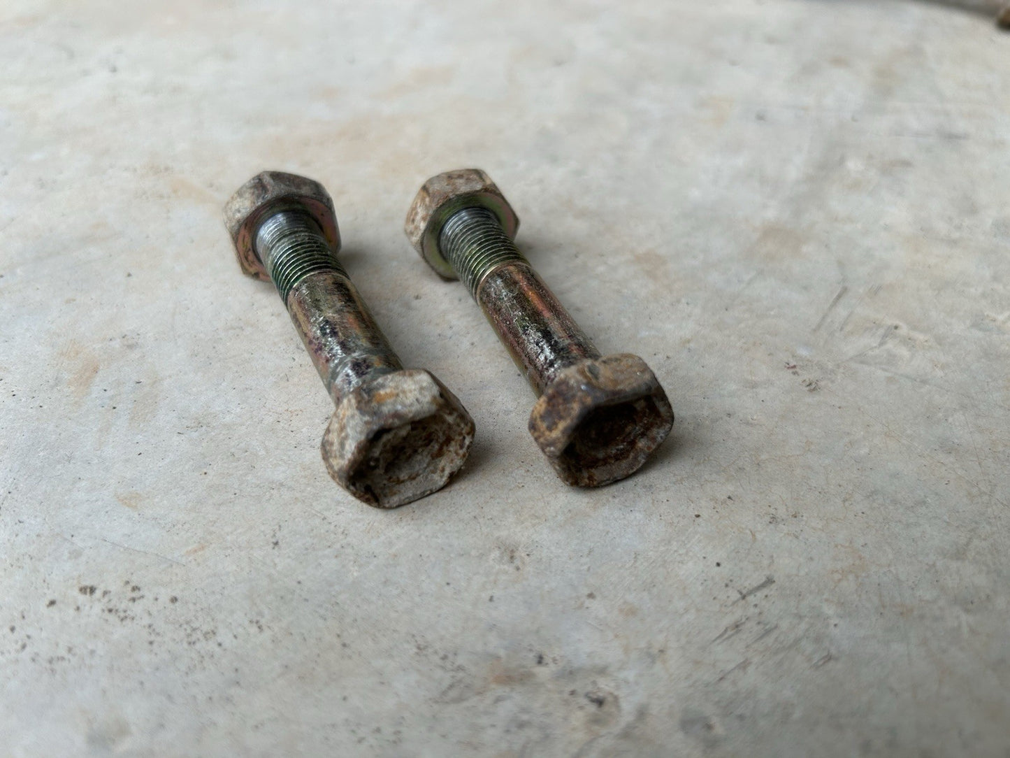 NISSAN 240sx 89-94 REAR SUSPENSION LOWER LINK RLCA BOLT & NUT 2pcs OEM