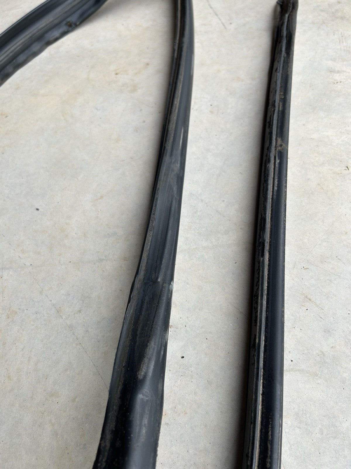 1991-1994 Nissan 240SX Convertible VERT OEM Rubber Weatherstrip Top To Roof Seal