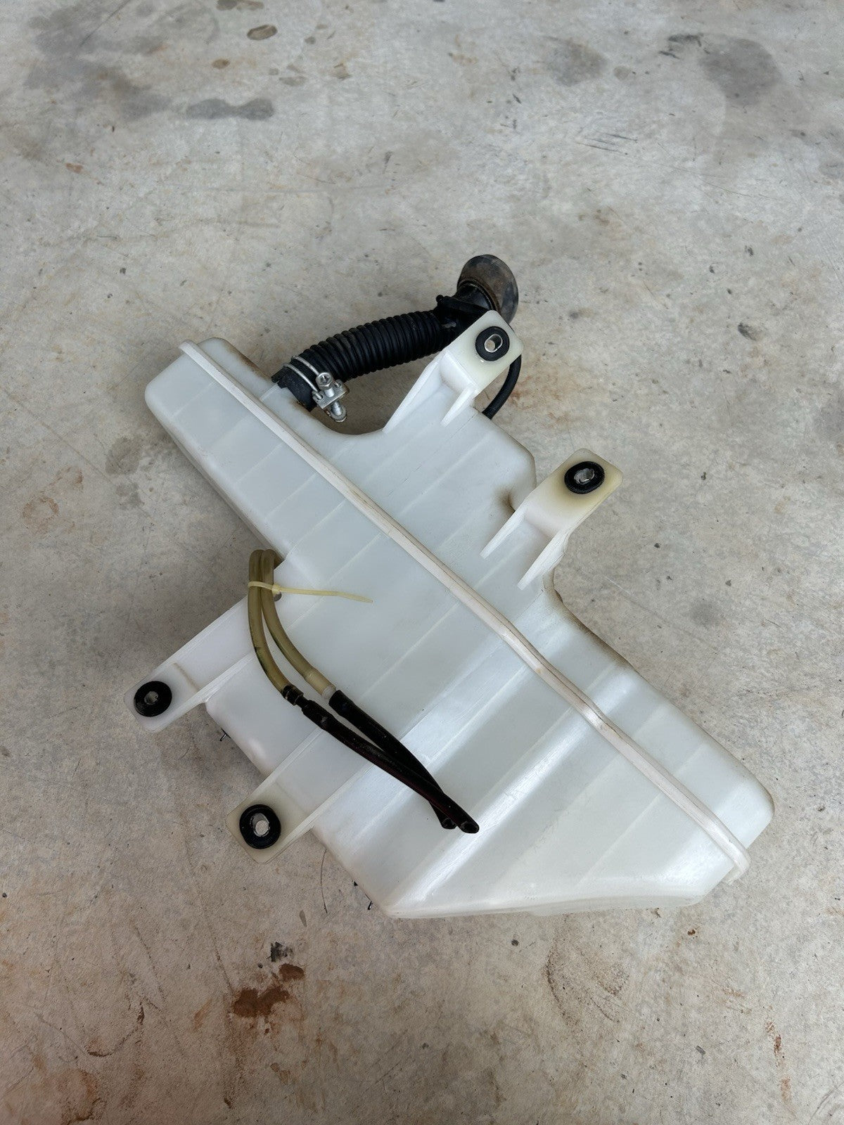 90-96 Nissan 300zx Z32 2+0 OEM Rear Windshield Washer Fluid Reservoir Tank