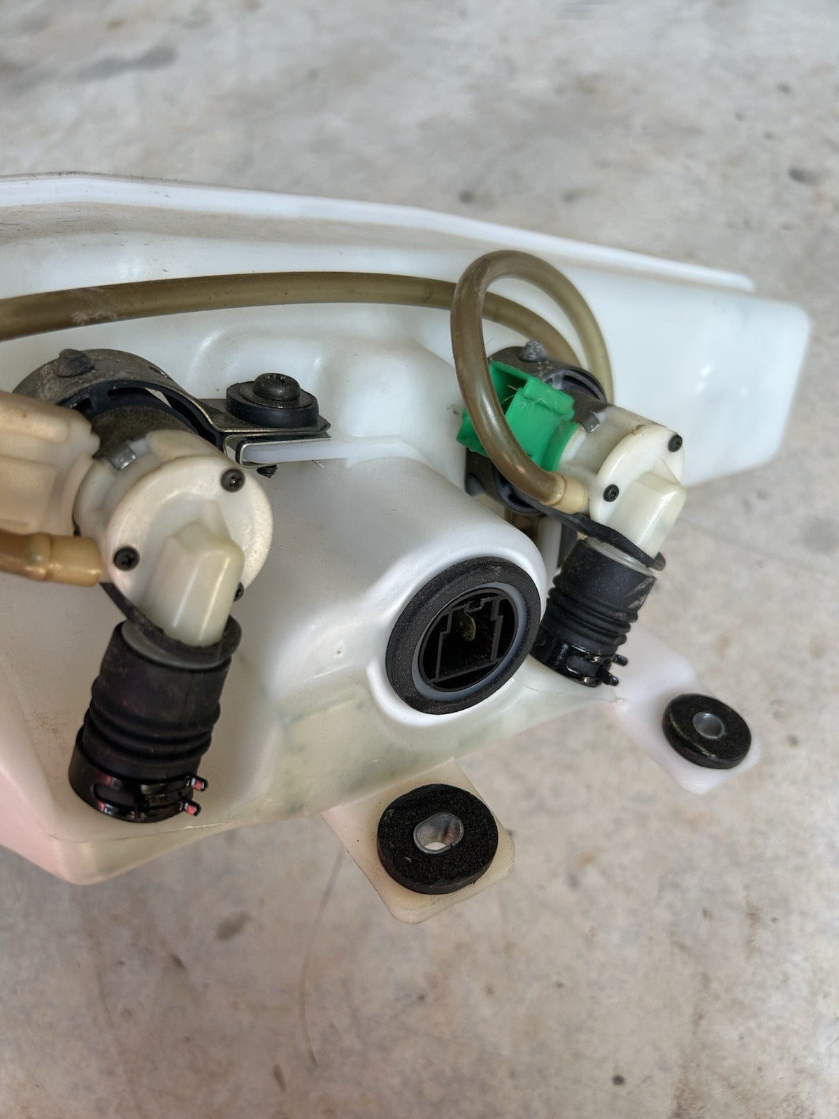 90-96 Nissan 300zx Z32 2+0 OEM Rear Windshield Washer Fluid Reservoir Tank
