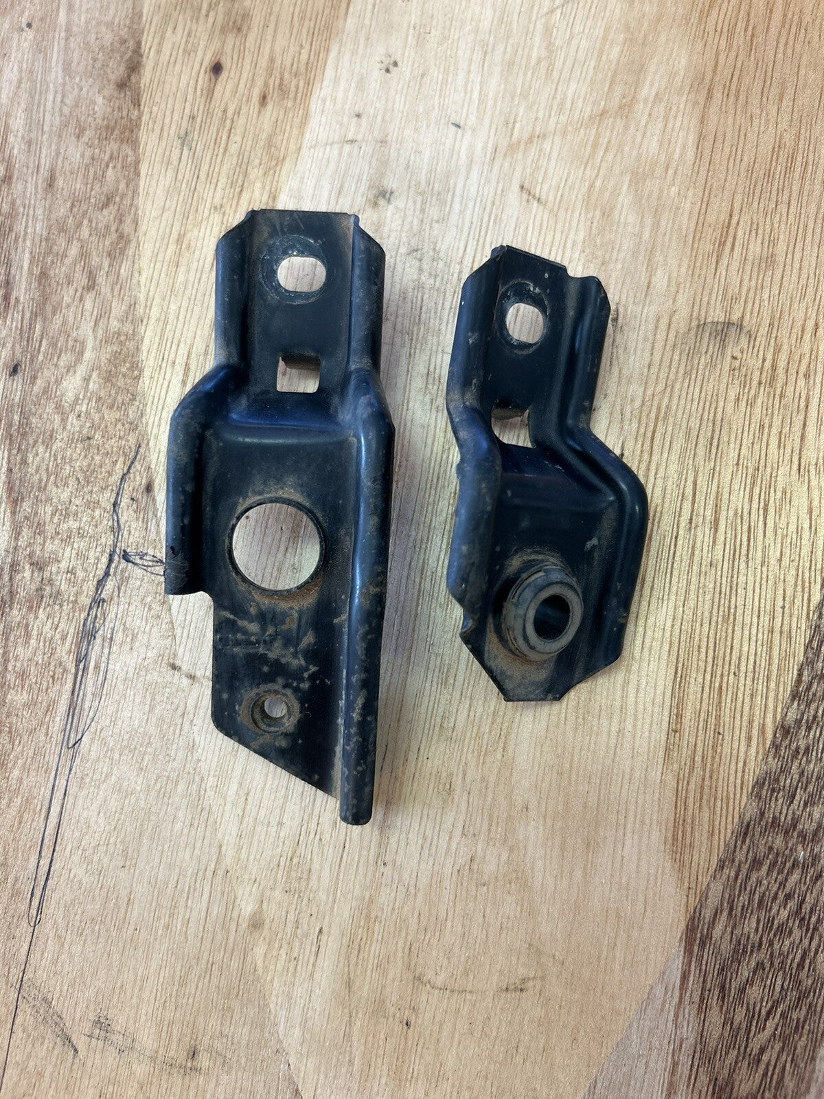 89 90 91 92 93 94 NISSAN 240SX S13 UPPER RADIATOR BRACKETS