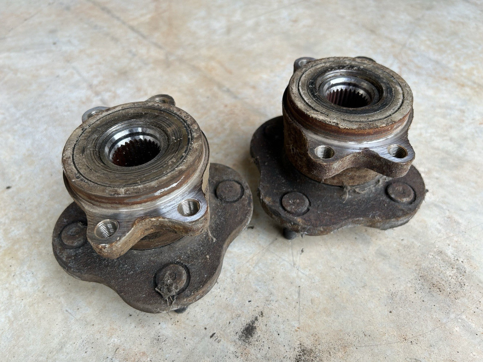 89-94 Nissan 240sx S13 OEM Rear 4 Lug Wheel Hubs PAIR Left & Right