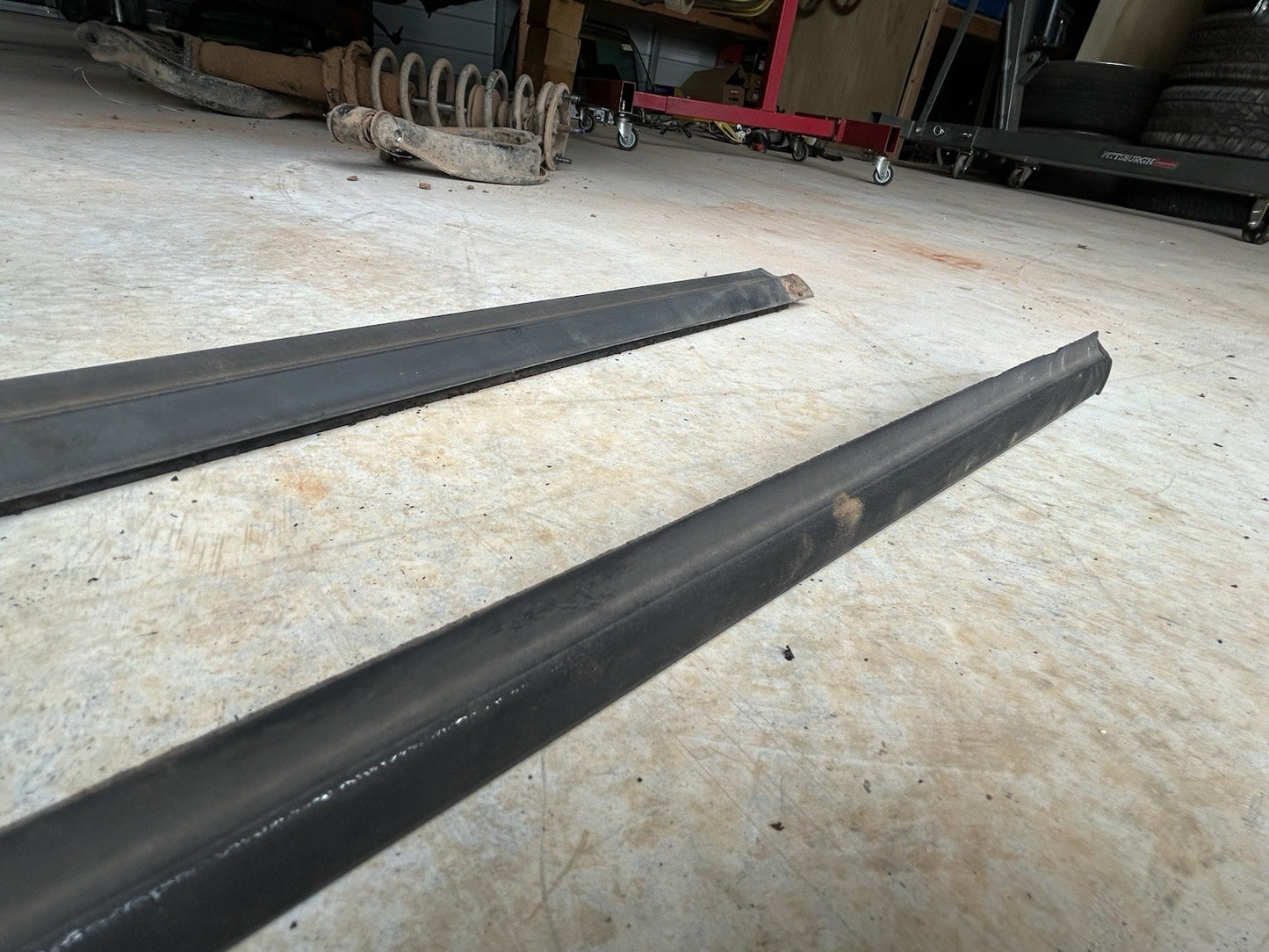 90-96 NISSAN 300ZX Z32 2+0 SET OF 2 DOOR WINDOW WEATHERSTRIP SEAL MOLDING OEM