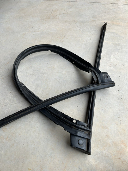 1991-1994 Nissan 240SX Convertible VERT OEM Rubber Weatherstrip Top To Roof Seal