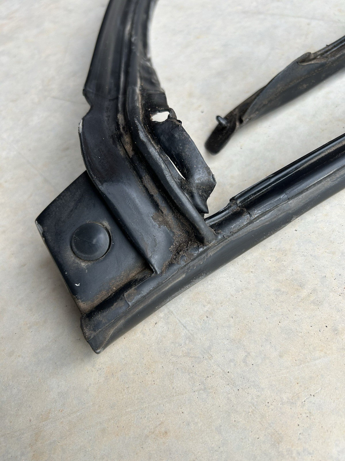 1991-1994 Nissan 240SX Convertible VERT OEM Rubber Weatherstrip Top To Roof Seal