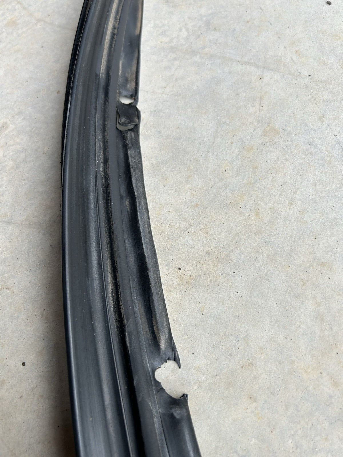 1991-1994 Nissan 240SX Convertible VERT OEM Rubber Weatherstrip Top To Roof Seal