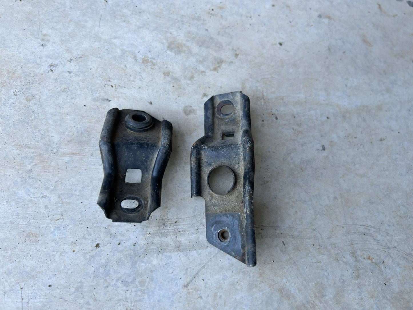 1989-1994 NISSAN 240SX S13 OEM UPPER RADIATOR BRACKETS SET LEFT /Right 