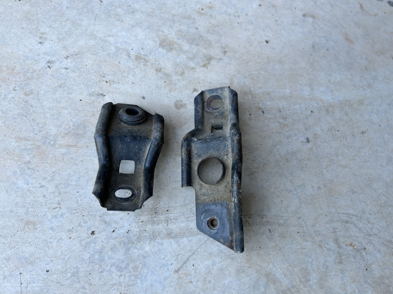 1989-1994 NISSAN 240SX S13 OEM UPPER RADIATOR BRACKETS SET LEFT /Right 