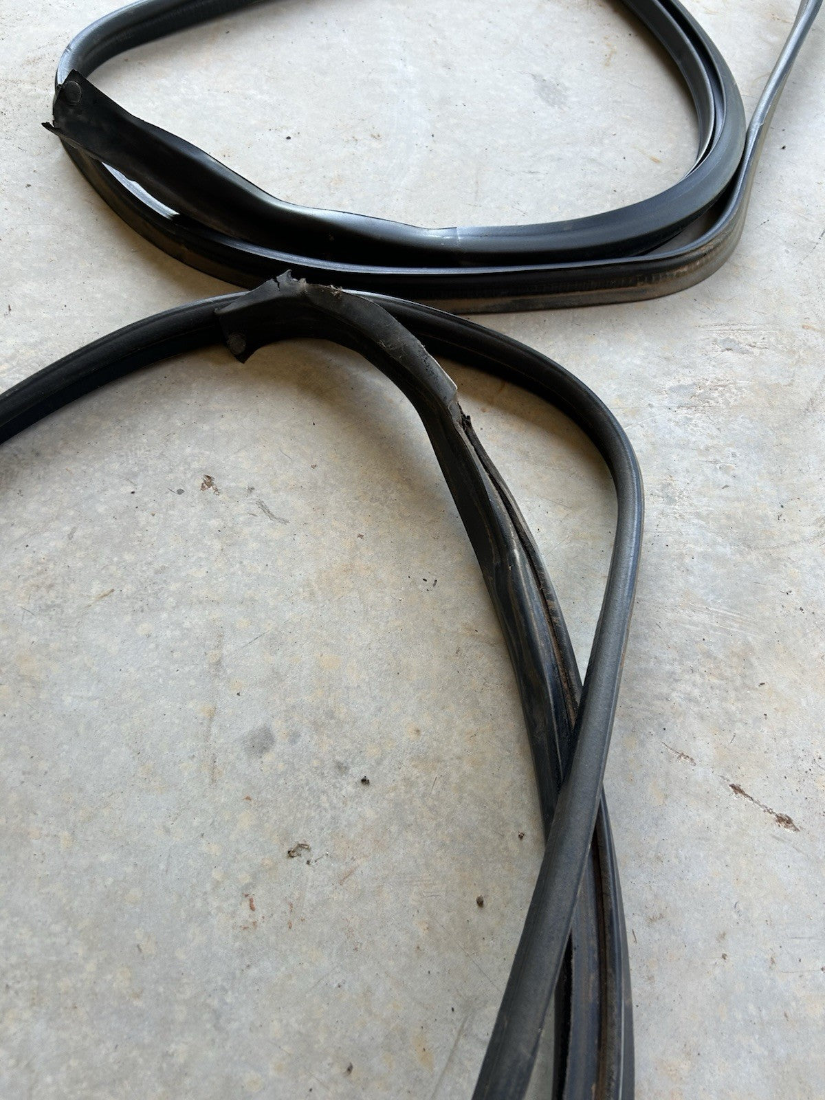 90-96 Nissan 300zx Z32 2+0 OEM T-Top A Pillar Weatherstrip Rubber Seals PAIR L/R