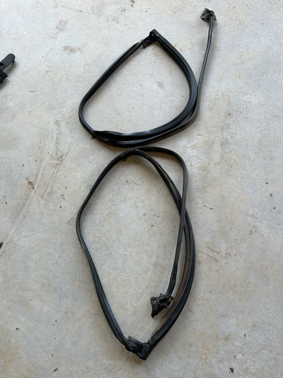 90-96 Nissan 300zx Z32 2+0 OEM T-Top A Pillar Weatherstrip Rubber Seals PAIR L/R