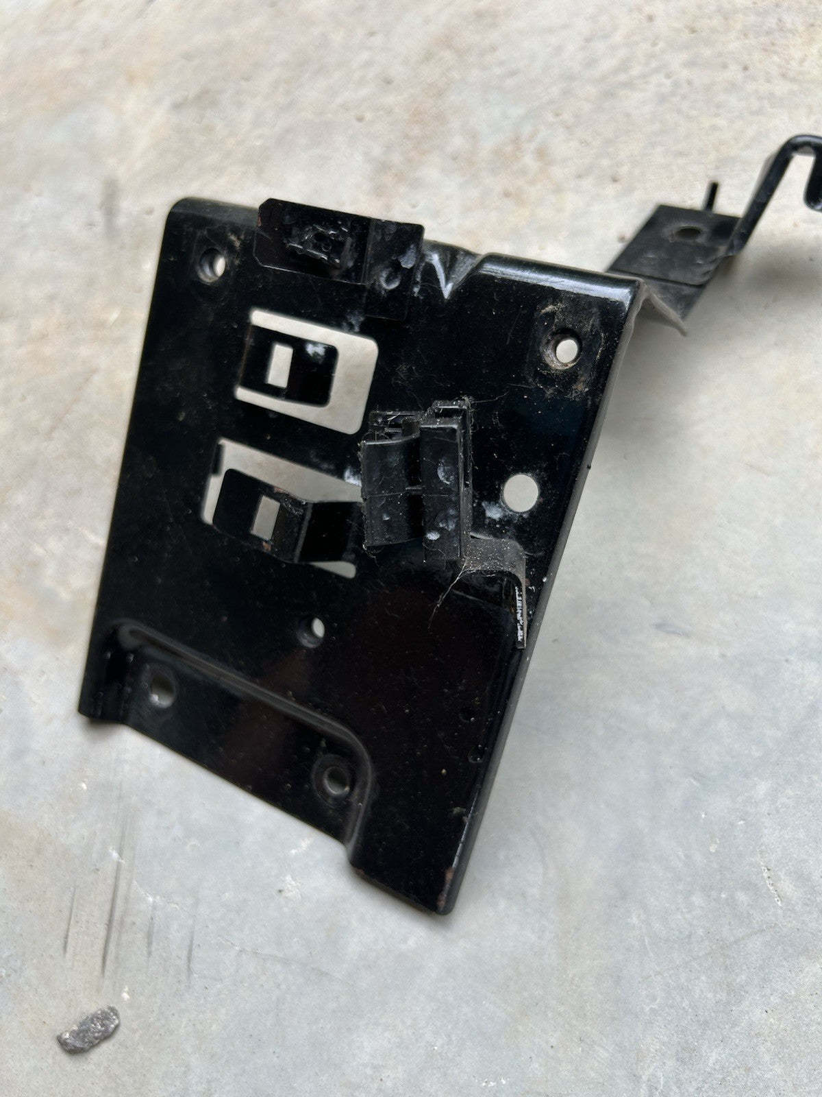 89-94 Nissan 240SX S13 Engine Bay Fuse Relay Box Bracket RF Holder USED