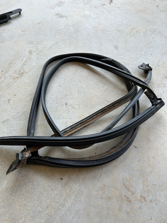 90-96 Nissan 300zx Z32 2+0 OEM T-Top A Pillar Weatherstrip Rubber Seals PAIR L/R