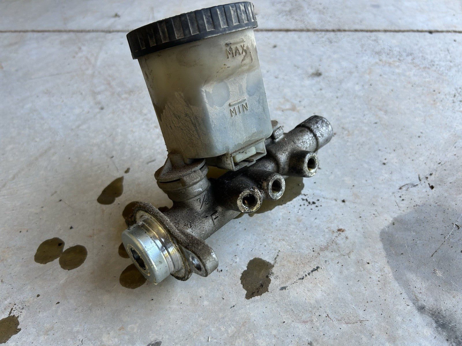 1989-1994 Nissan 240sx S13 Brake Master Cylinder Without ABS