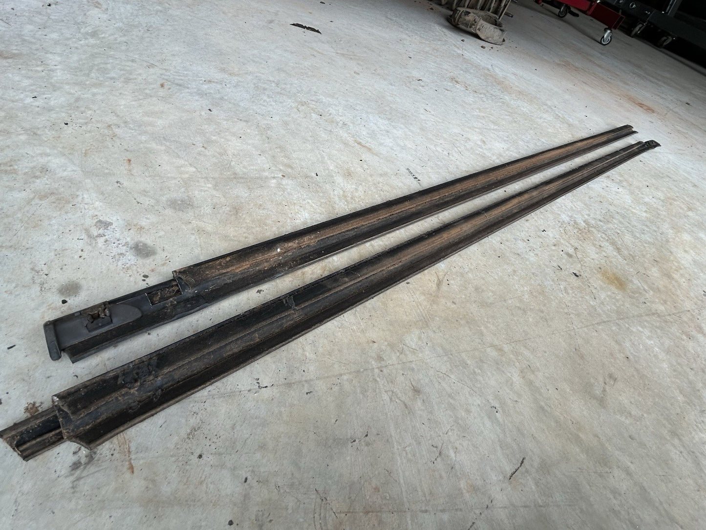 90-96 NISSAN 300ZX Z32 2+0 SET OF 2 DOOR WINDOW WEATHERSTRIP SEAL MOLDING OEM