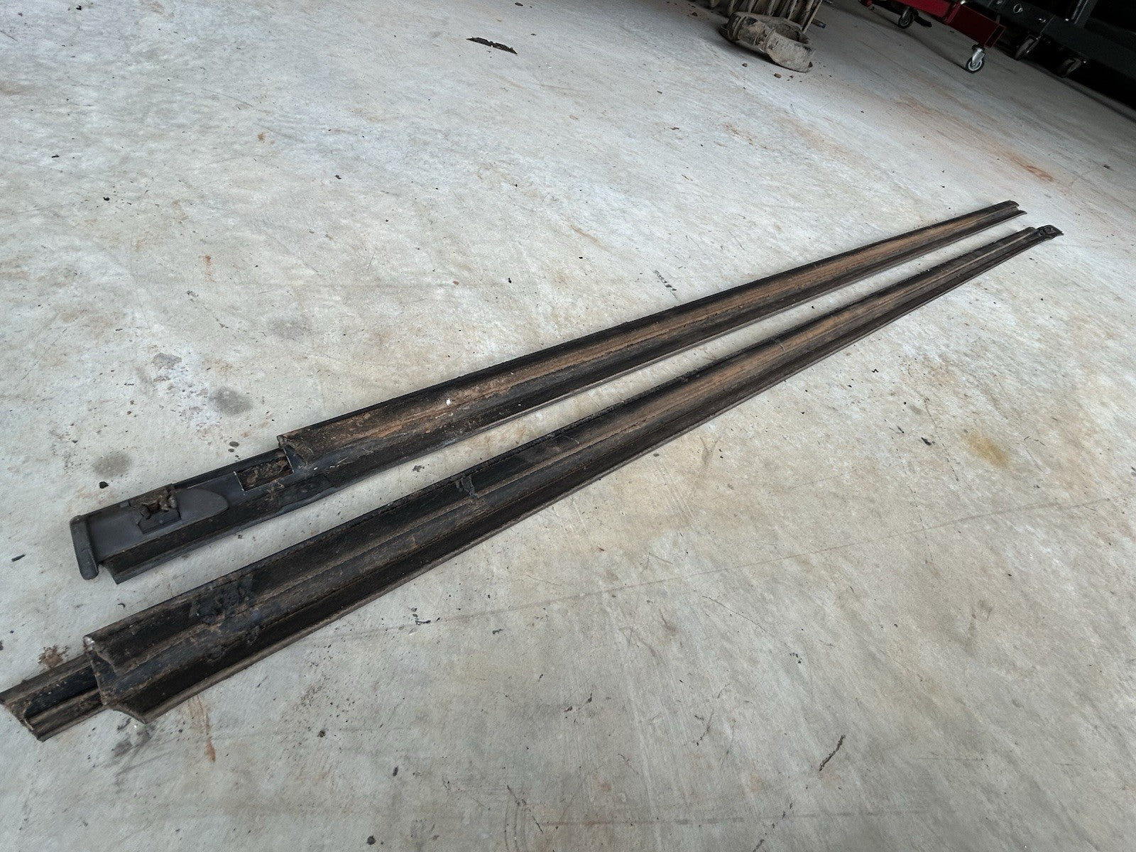 90-96 NISSAN 300ZX Z32 2+0 SET OF 2 DOOR WINDOW WEATHERSTRIP SEAL MOLDING OEM